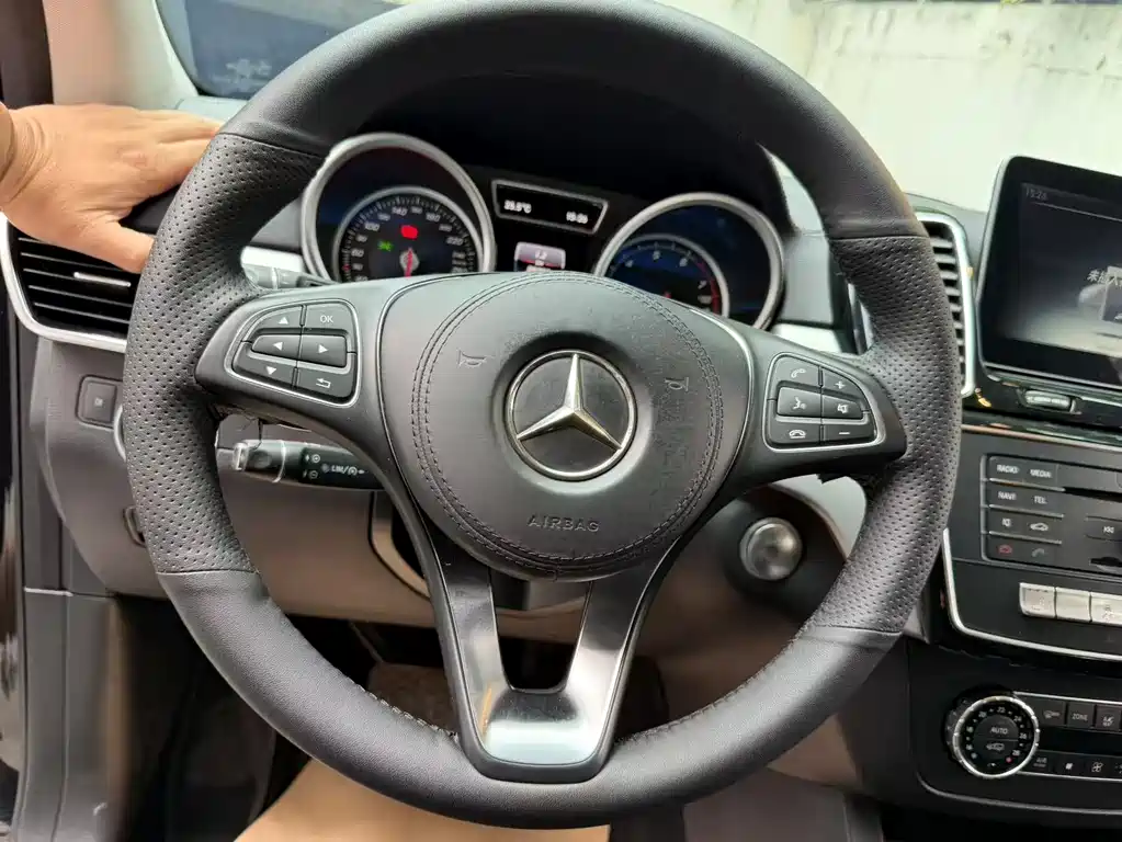 Mercedes-Benz GLS 2016 — фото 8