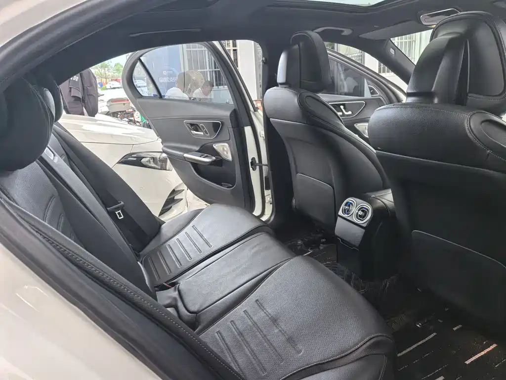 Mercedes-Benz C-Class 2023 — фото 21