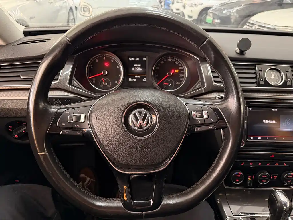 Volkswagen Passat 2016 — фото 13
