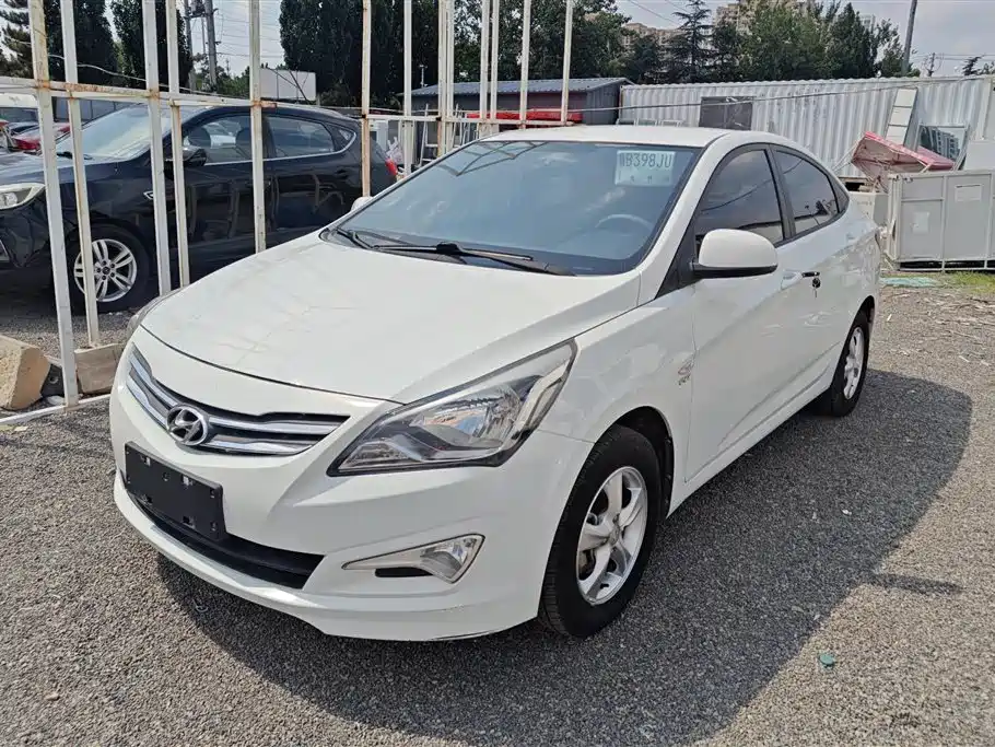 Hyundai Verna 2016 — фото 1