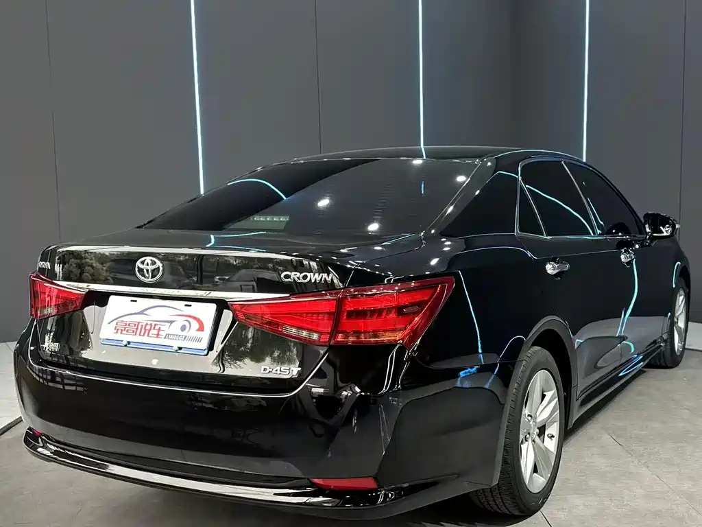 Toyota Crown 2017 — фото 6