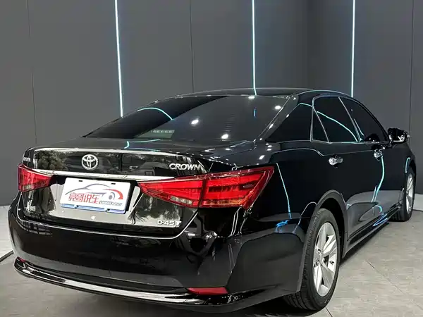 Toyota Crown 2015