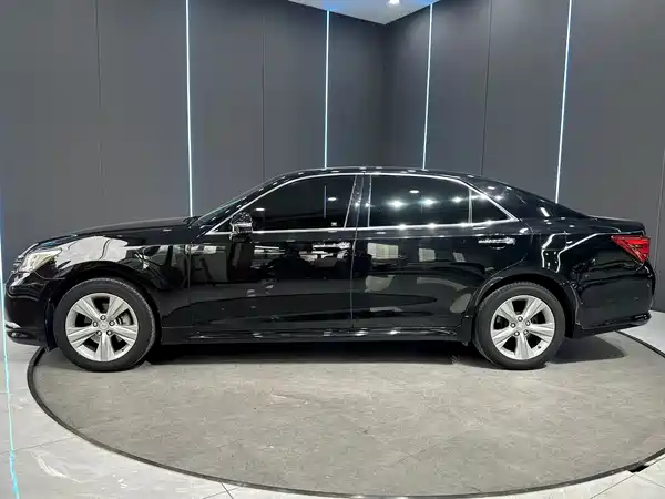 Toyota Crown 2015