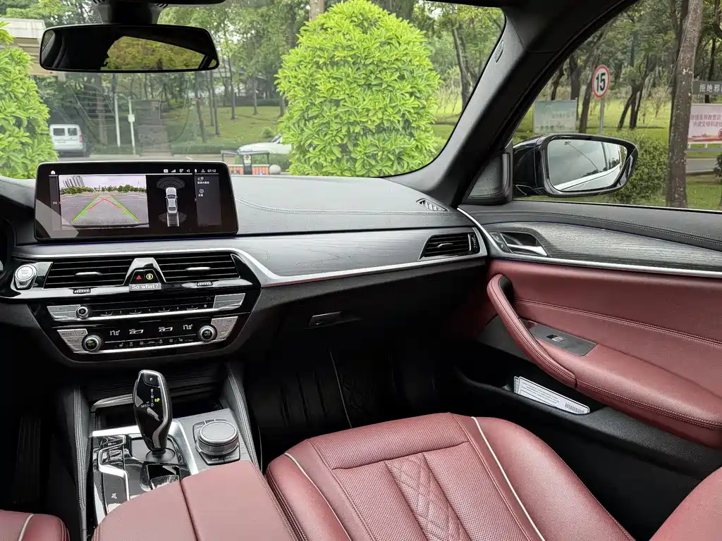 BMW 5 Series 2022 — фото 16