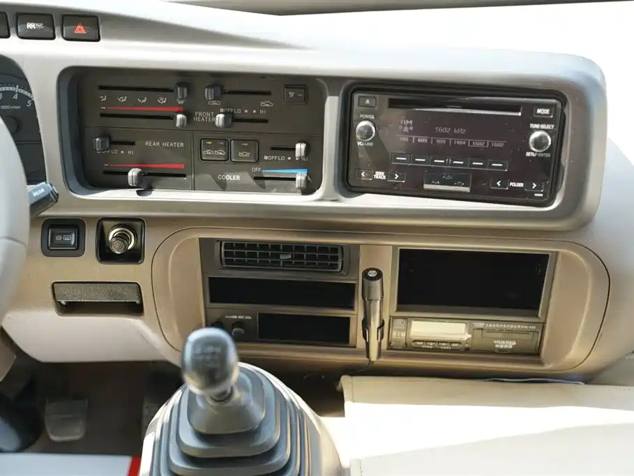 Toyota Coaster 2016 — фото 17