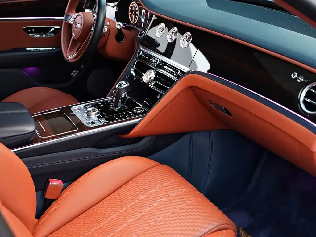 Bentley Flying Spur 2020 — фото 16