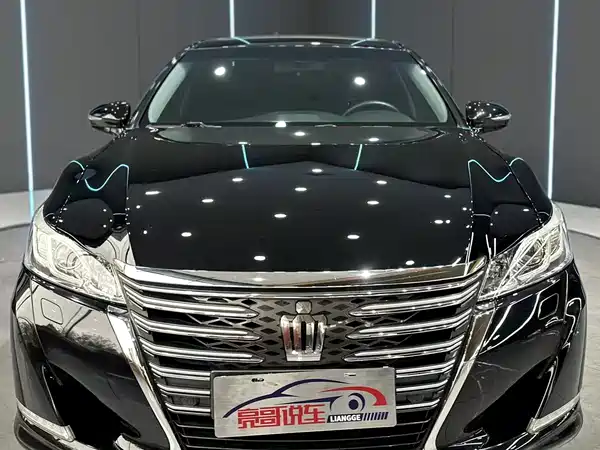 Toyota Crown 2015