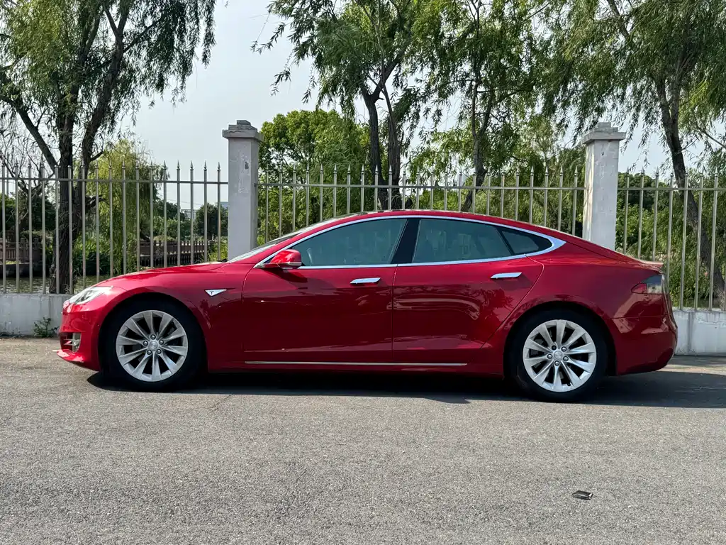 Tesla Model S 2017 — фото 4