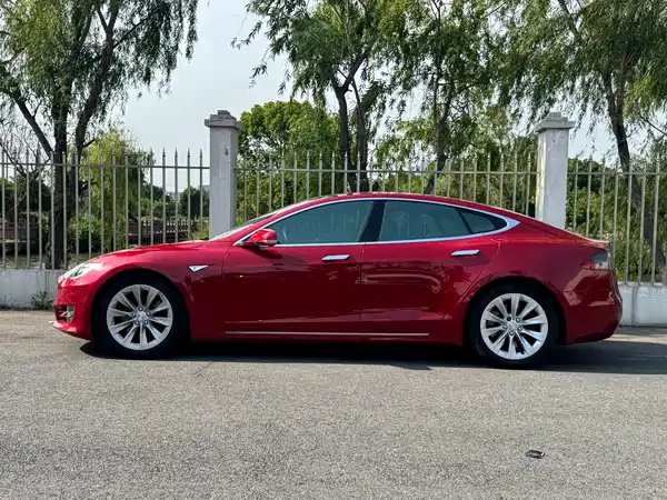 Tesla Model S 2016