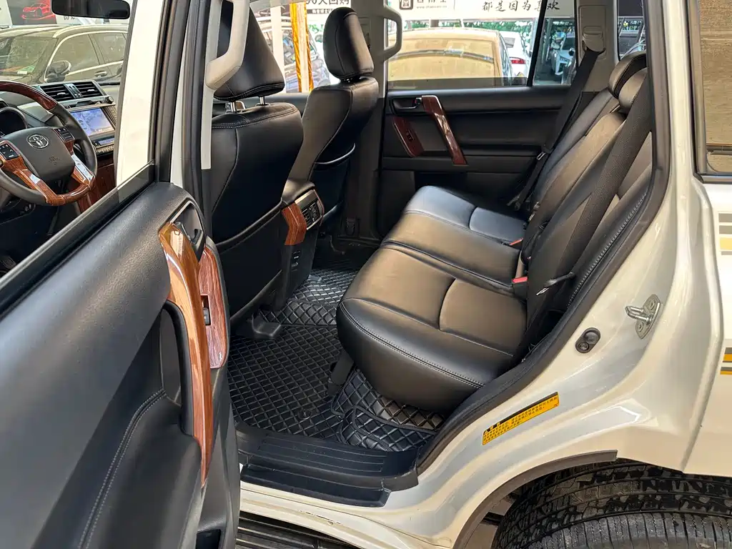 Toyota Prado 2017 — фото 8