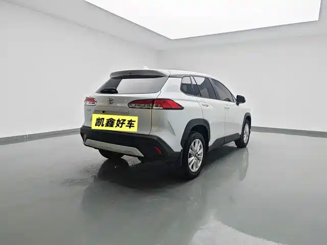 Toyota Corolla Cross 2022 — фото 4