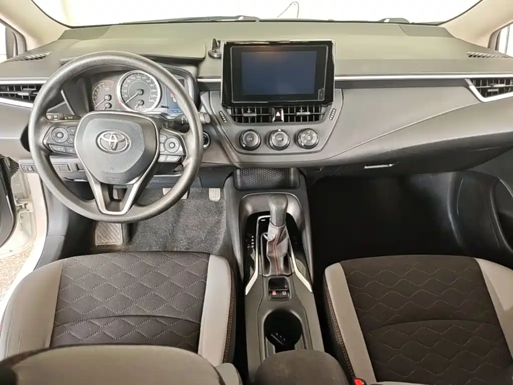 Toyota Corolla 2023 — фото 10