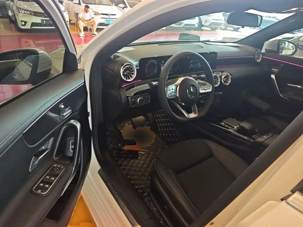 Mercedes-Benz A-Class 2022 — фото 16