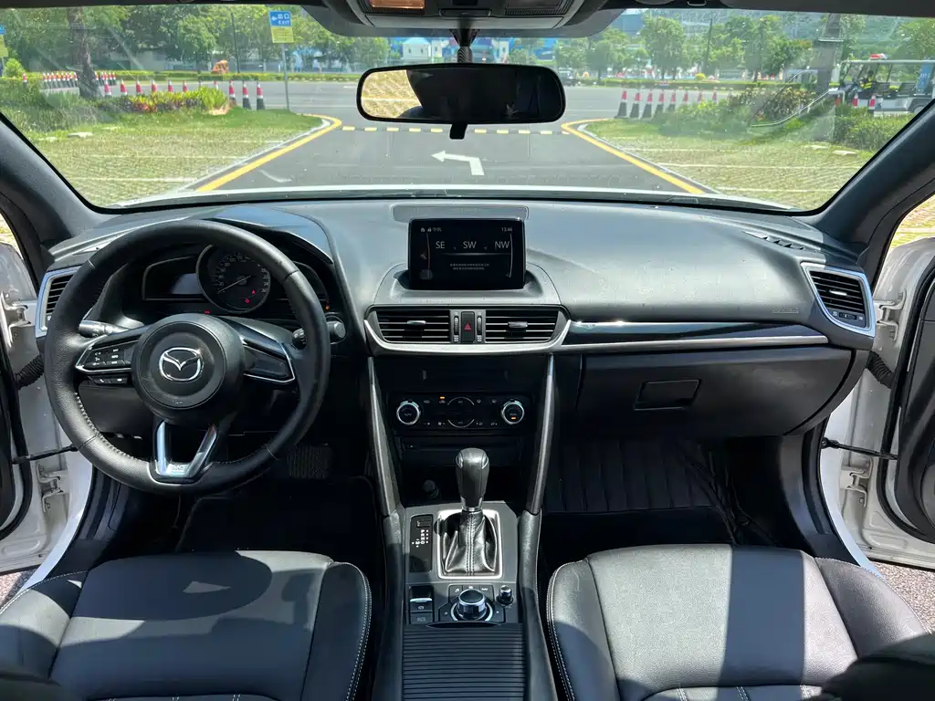 Mazda CX-4 2018 — фото 8