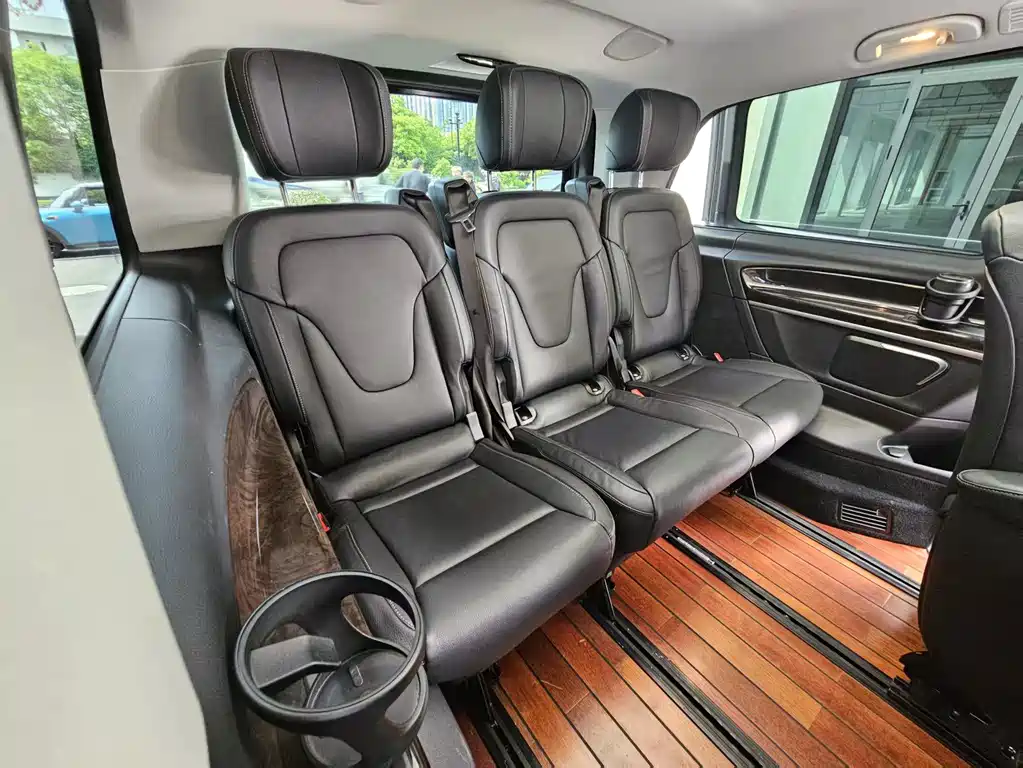 Mercedes-Benz V-Class 2020 — фото 19