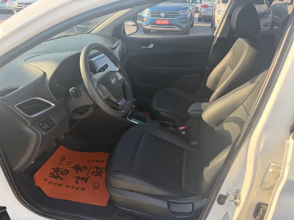 Hyundai Verna 2017 — фото 11