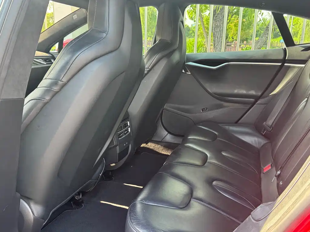 Tesla Model S 2017 — фото 10