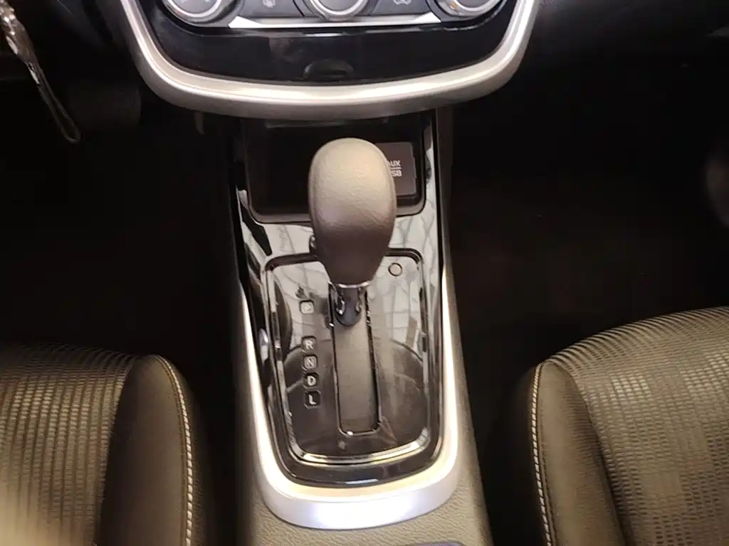 Nissan Tiida 2018 — фото 14