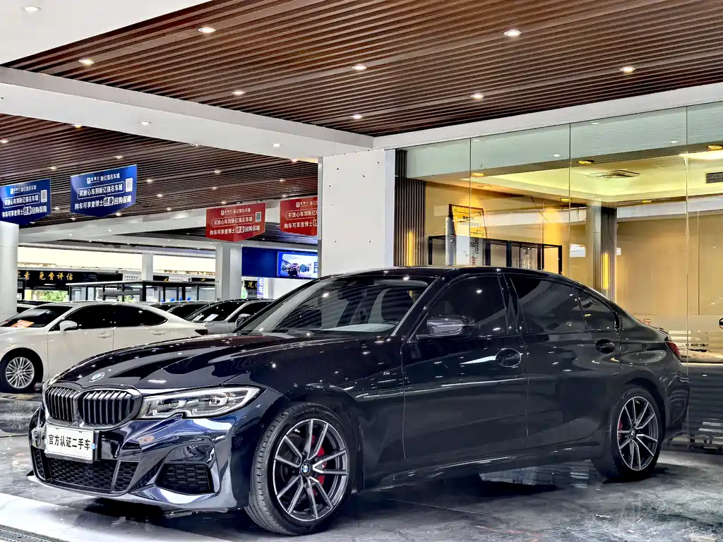 BMW 3 Series 2022 — фото 1