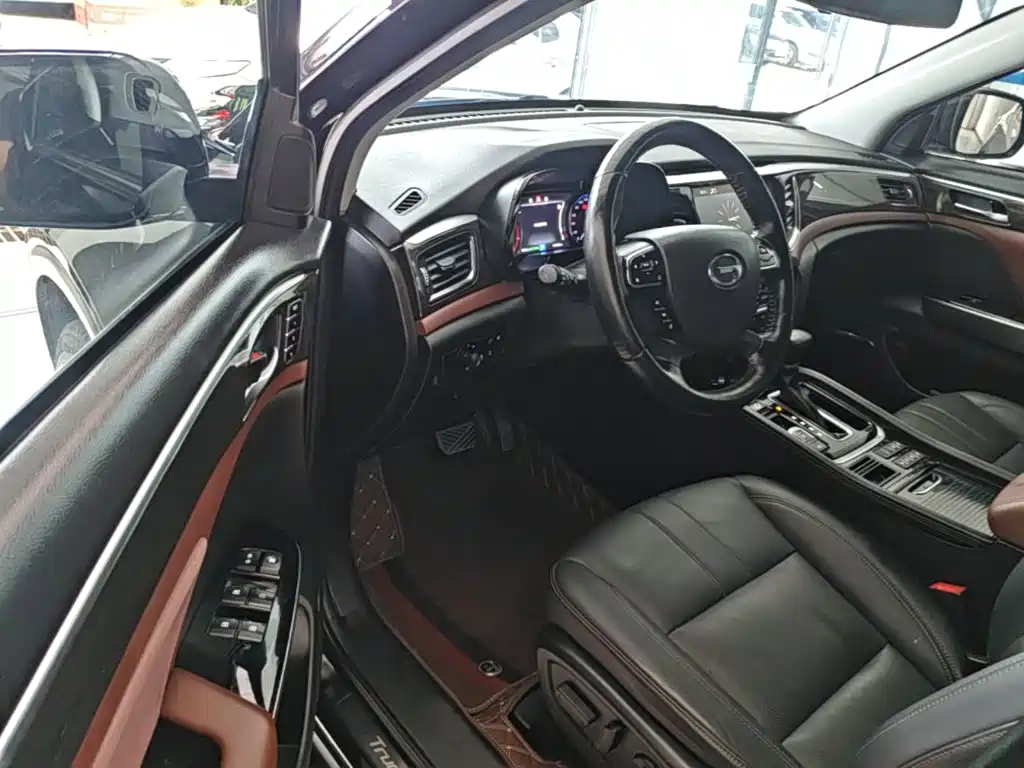 GAC Motor Trumpchi GS8 2017 — фото 16