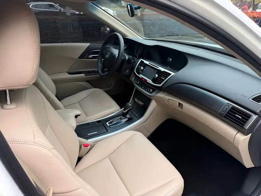 Honda Accord 2014 — фото 16