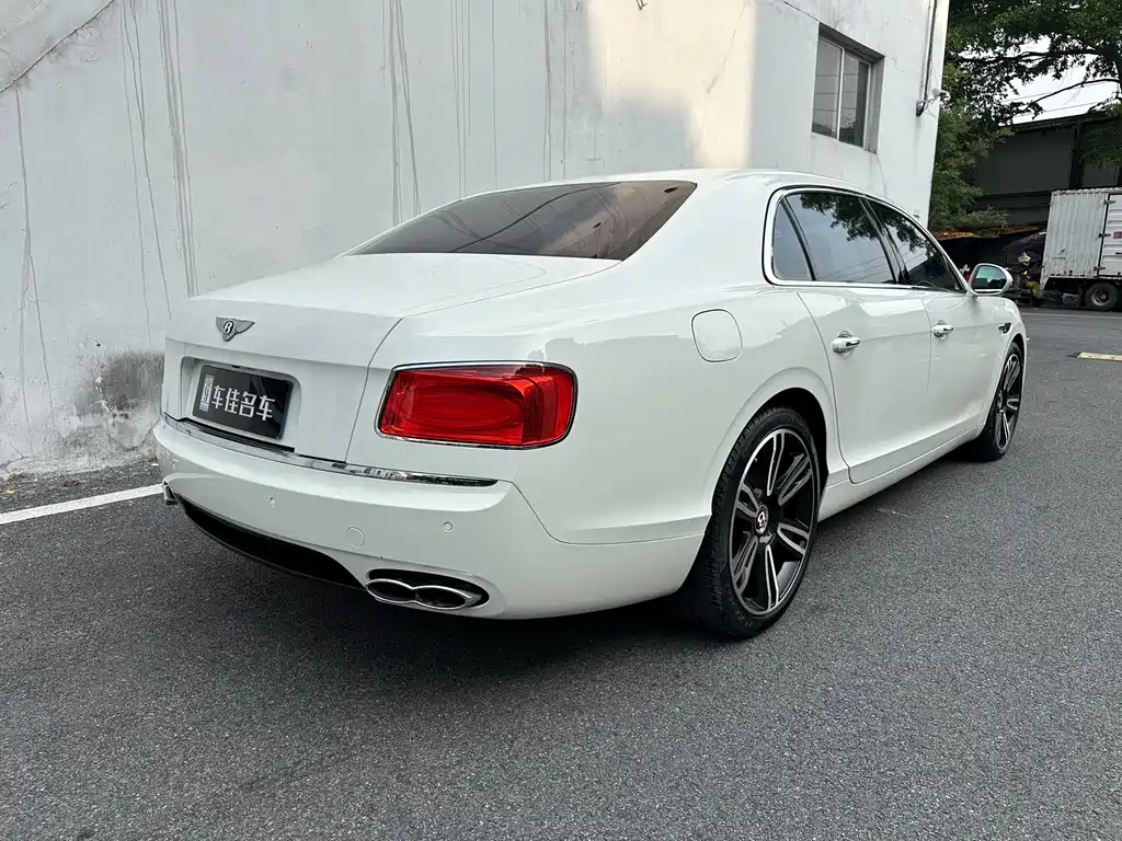 Bentley Flying Spur 2016 — фото 14