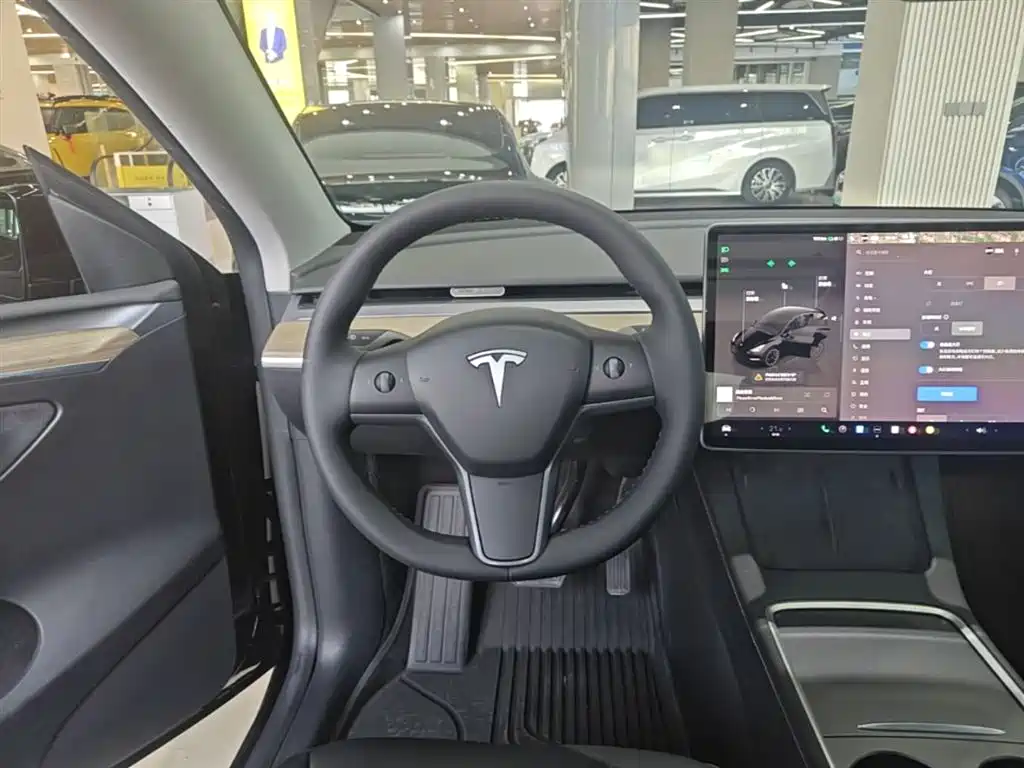 Tesla Model Y 2023 — фото 11