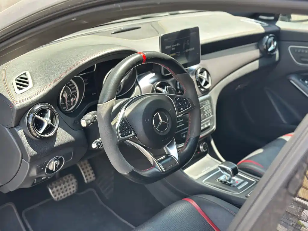 Mercedes-Benz CLA AMG 2015 — фото 12