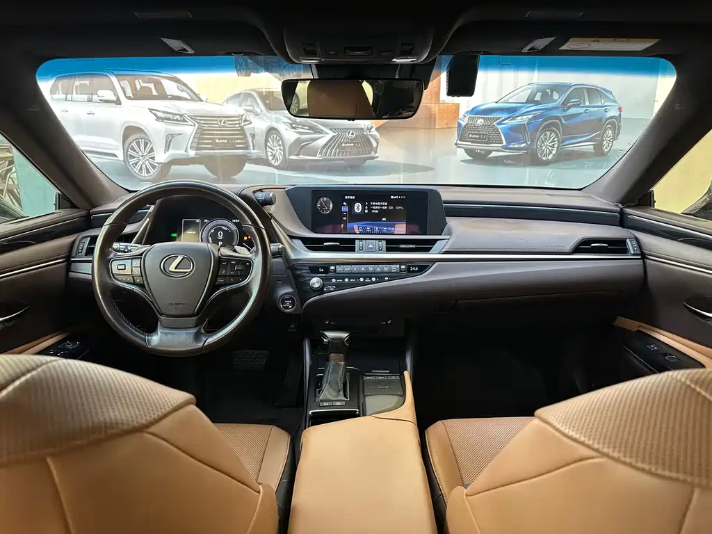 Lexus ES 2020 — фото 17