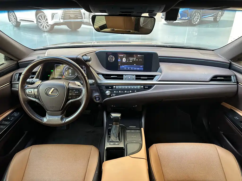 Lexus ES 2020 — фото 16