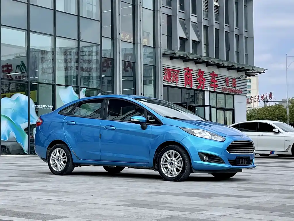Ford Fiesta 2013 — фото 3
