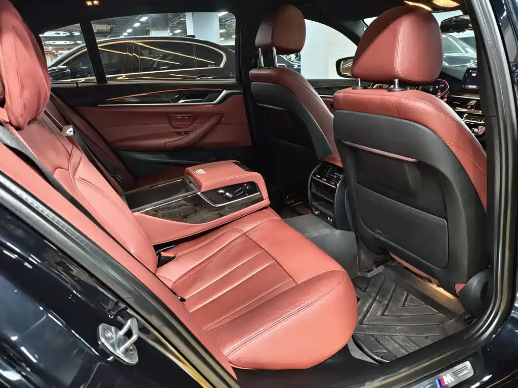 BMW 5 Series 2019 — фото 13