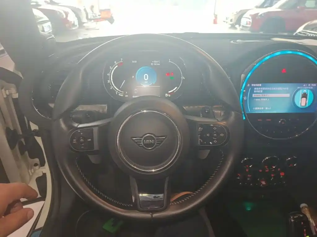 MINI Clubman 2021 — фото 11