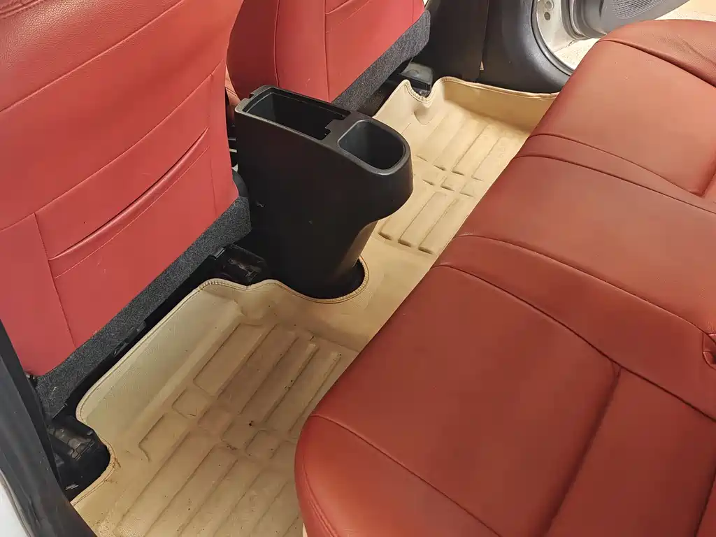 Toyota Yaris L 2018 — фото 12