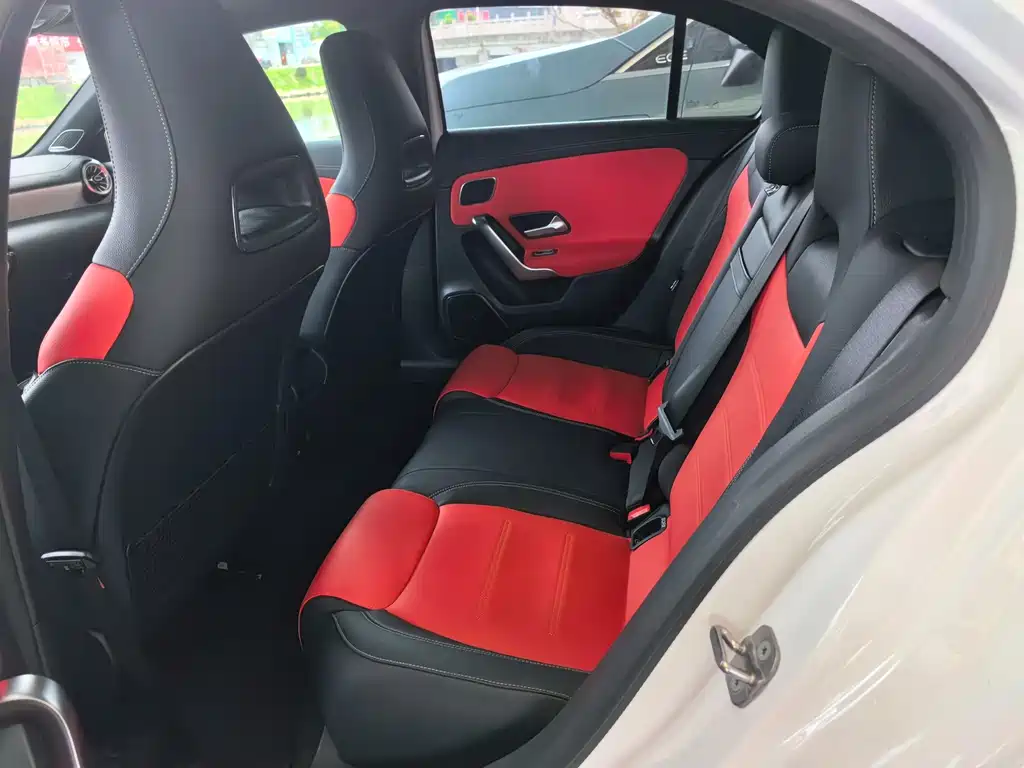 Mercedes-Benz A-Class AMG 2025 — фото 4