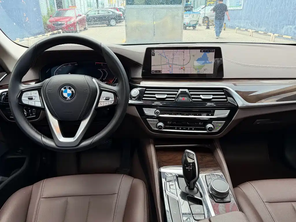 BMW 5 Series 2020 — фото 13