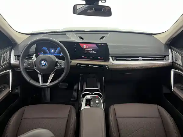 BMW iX1 2023