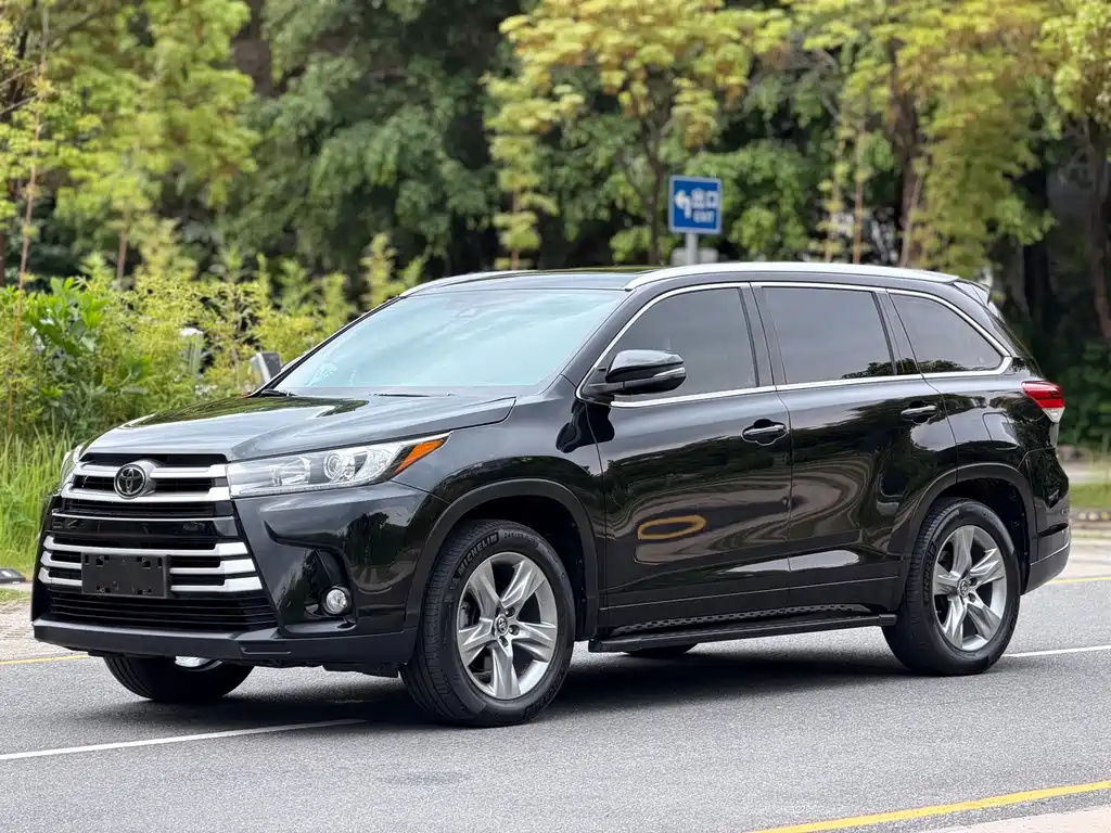 Toyota Highlander 2021 — фото 1