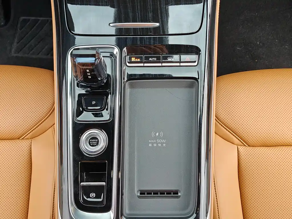Geely Boyue L 2025 — фото 14