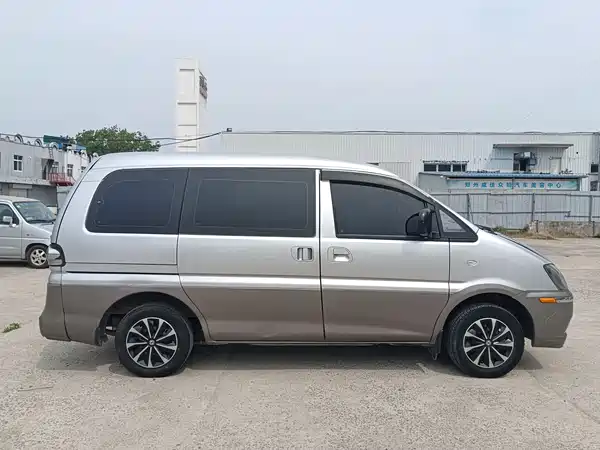 Dongfeng Lingzhi 2013