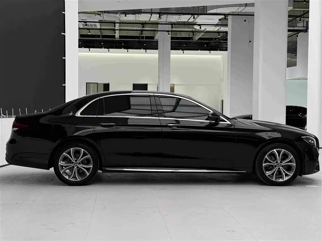 Mercedes-Benz E-Class 2022 — фото 8