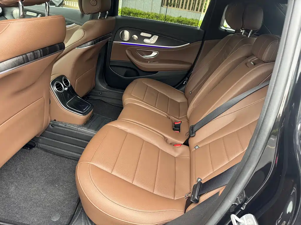 Mercedes-Benz E-Class 2022 — фото 20