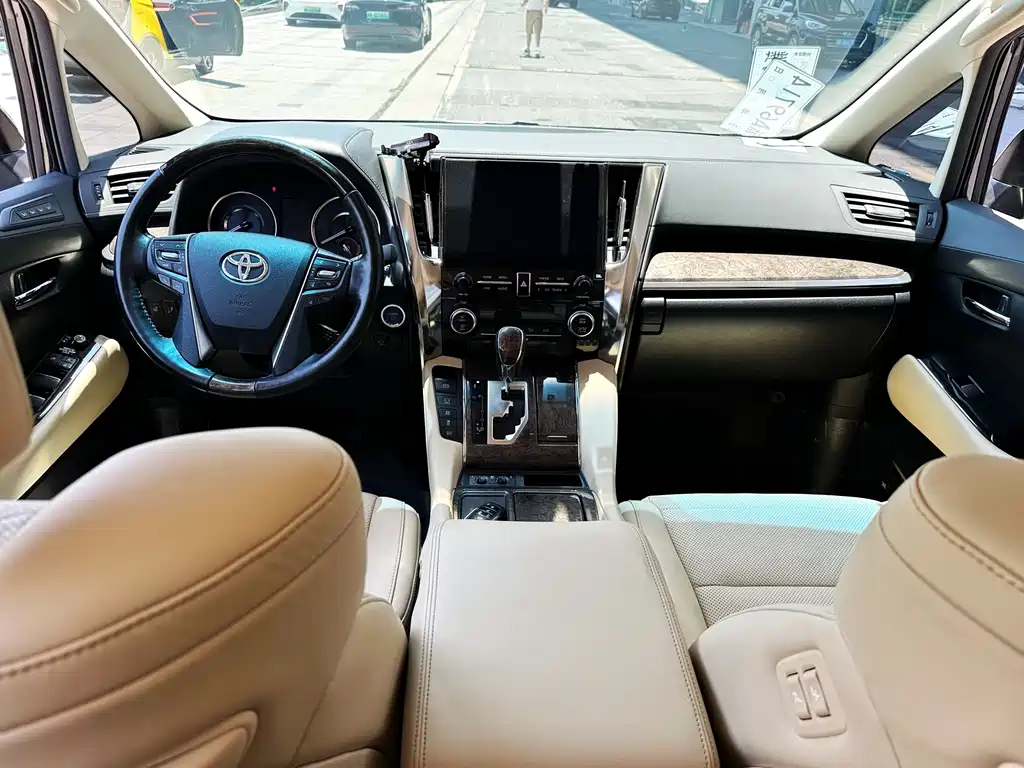 Toyota Alphard 2022 — фото 10