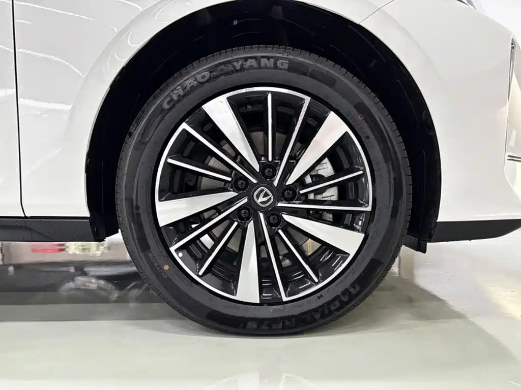 Changan Eado PHEV 2025 — фото 24