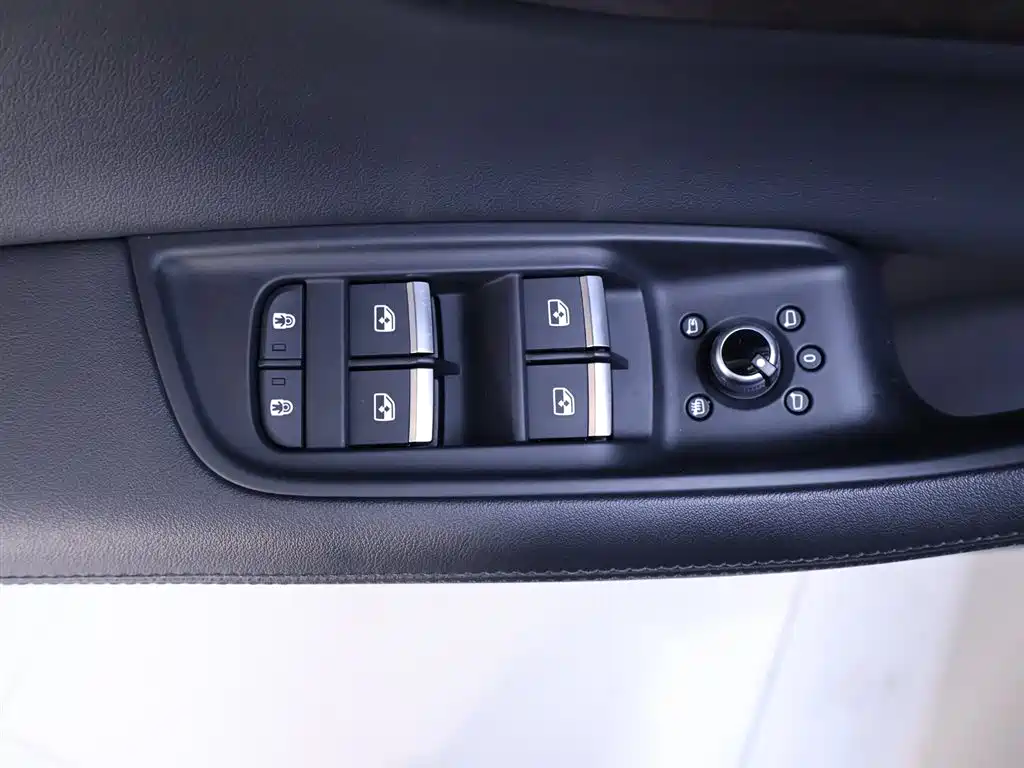 Audi Q7 2023 — фото 17