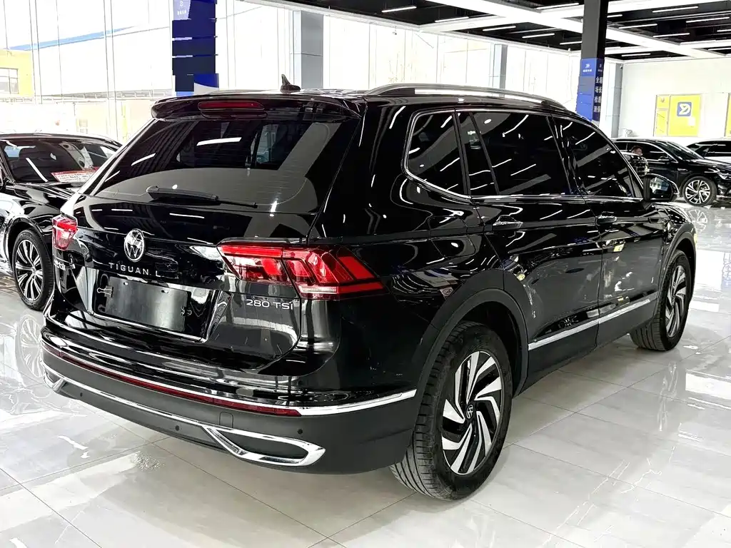 Volkswagen Tiguan L 2023 — фото 12