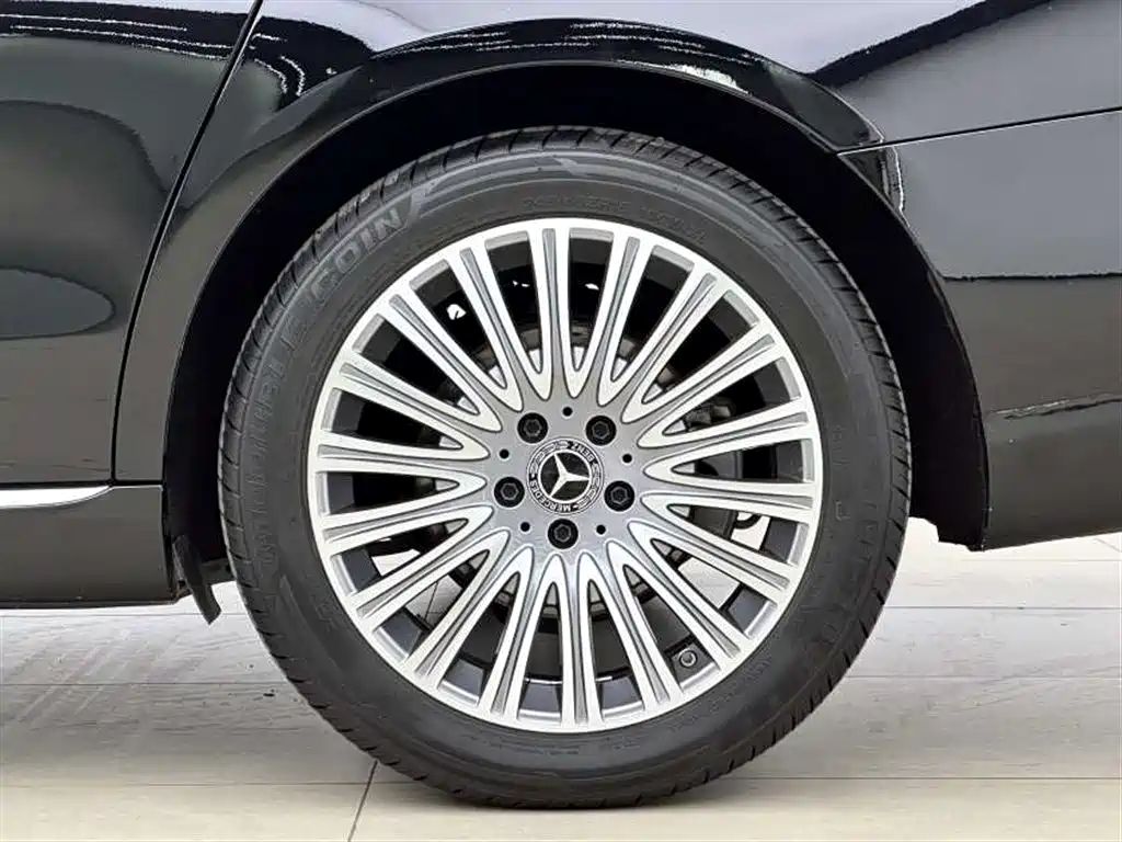 Mercedes-Benz E-Class 2023 — фото 17
