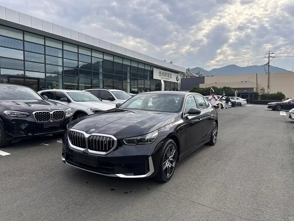 BMW i5 2025