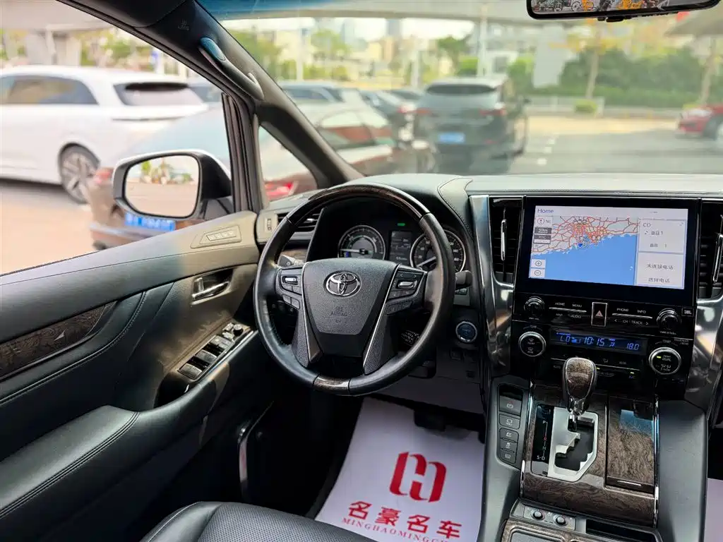 Toyota Alphard 2023 — фото 16