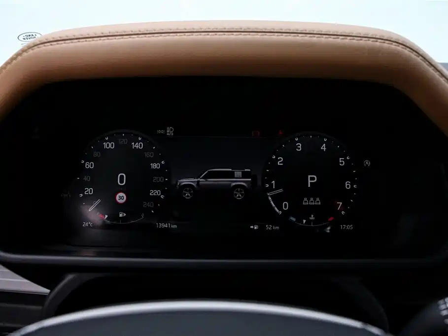 Land Rover Defender 2024